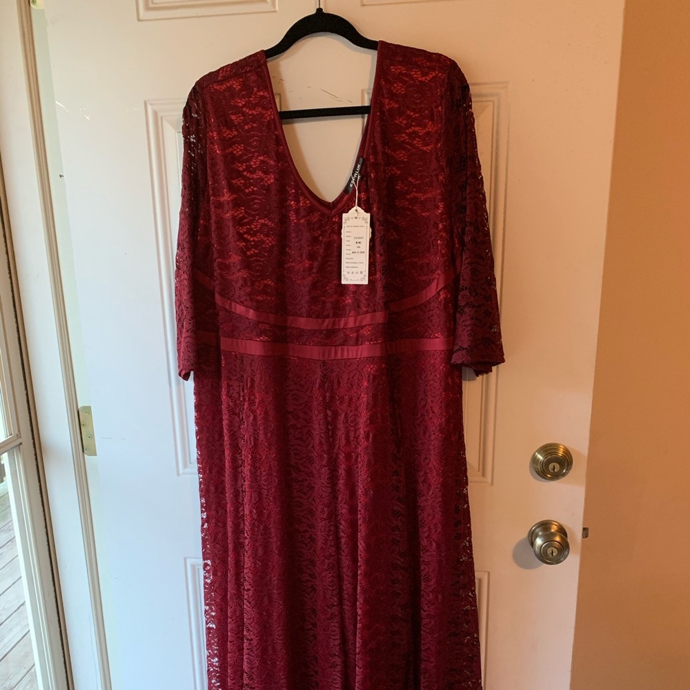 Gorgeous plus size lace dress!